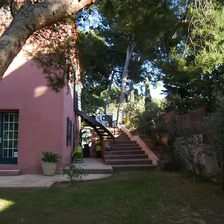 La Garrigue Bed & Breakfast *