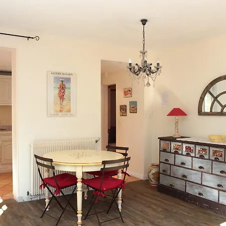 La Garrigue Bed and Breakfast *
