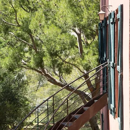 La Garrigue Bed & Breakfast *